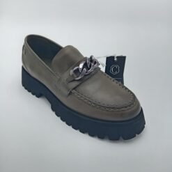 Mocassins Carmela kaki à chaîne métallisée – Pointure 40