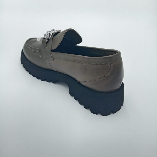 Mocassins kaki femme Carmela à chaîne métallisée pointure 40 arrière gauche