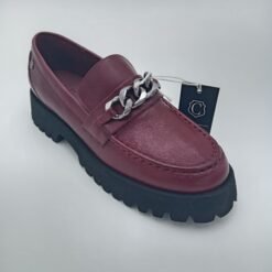 Mocassins Carmela bordeaux en cuir avec chaîne métallique – Pointure 39