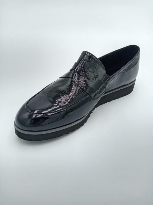 Mocassins vernis noir femme Rosewood Susi avant droit