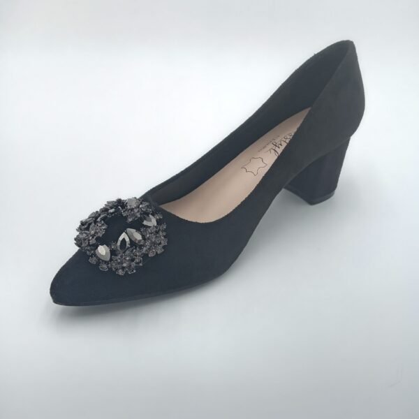 Escarpins noirs Misstyl by Laura Vita avec bijou vue trois quarts