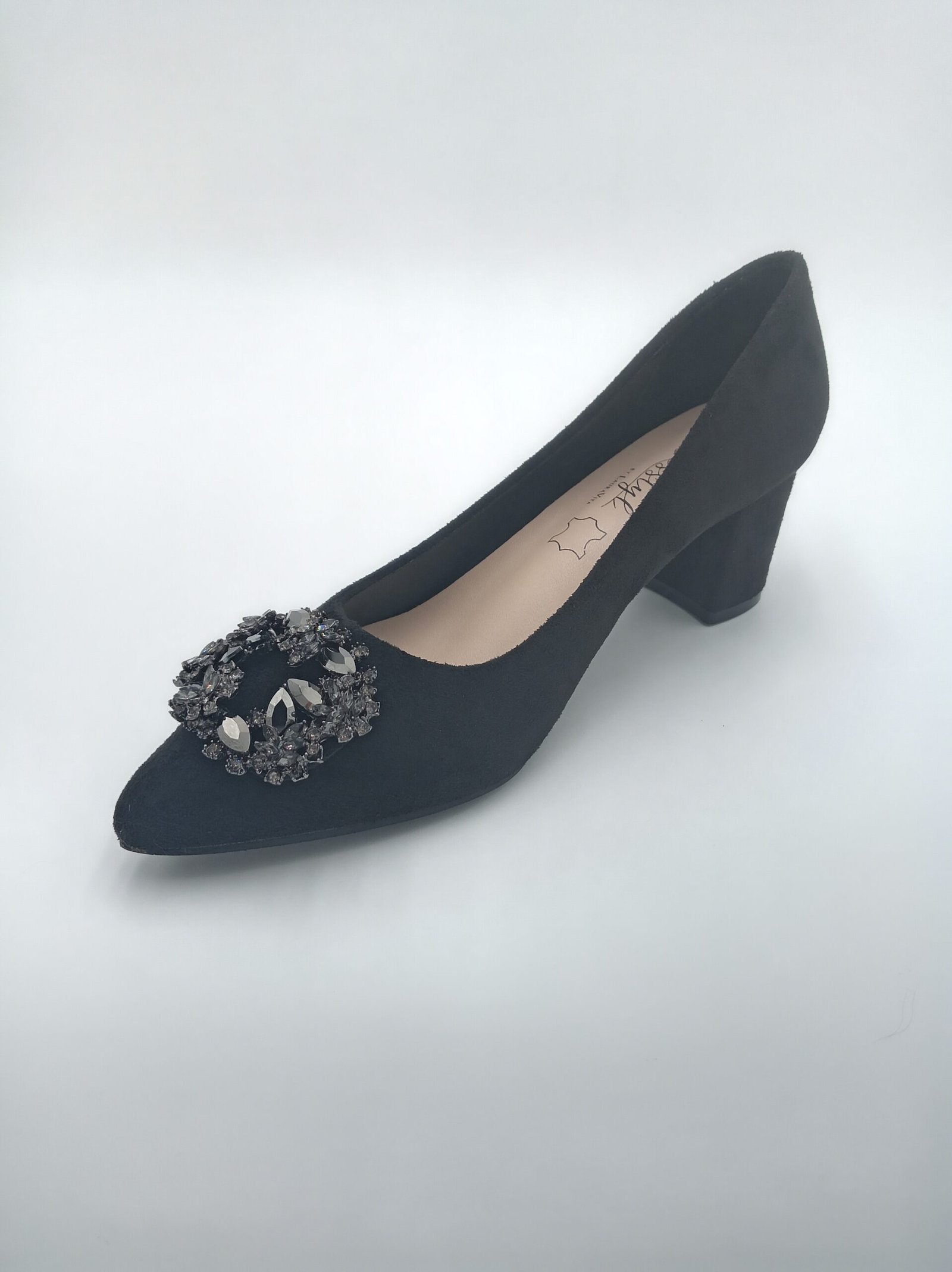 Escarpins noirs Misstyl by Laura Vita avec bijou vue trois quarts