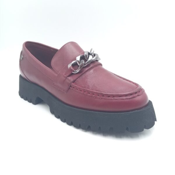 Mocassins cuir bordeaux femme Carmela avec chaîne métallique – Pointure 39