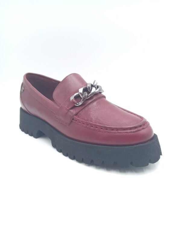 Mocassins cuir bordeaux femme Carmela avec chaîne métallique – Pointure 39