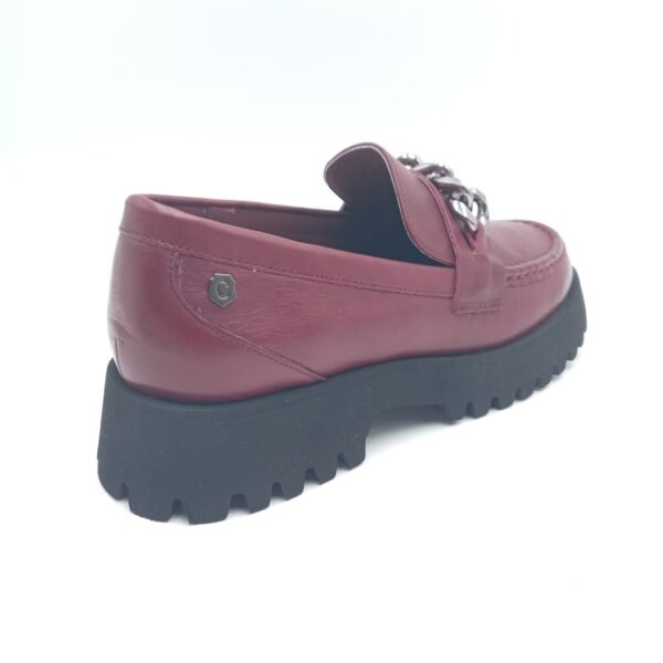 Mocassins cuir bordeaux femme Carmela avec chaîne métallique pointure 39 arrière droit