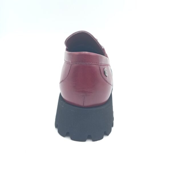 Mocassins cuir bordeaux femme Carmela avec chaîne métallique pointure 39 arrière