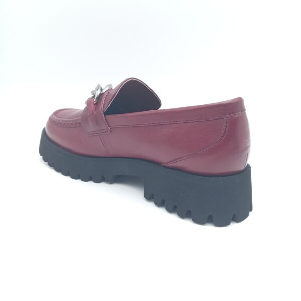 Mocassins cuir bordeaux femme Carmela avec chaîne métallique pointure 39 arrière gauche
