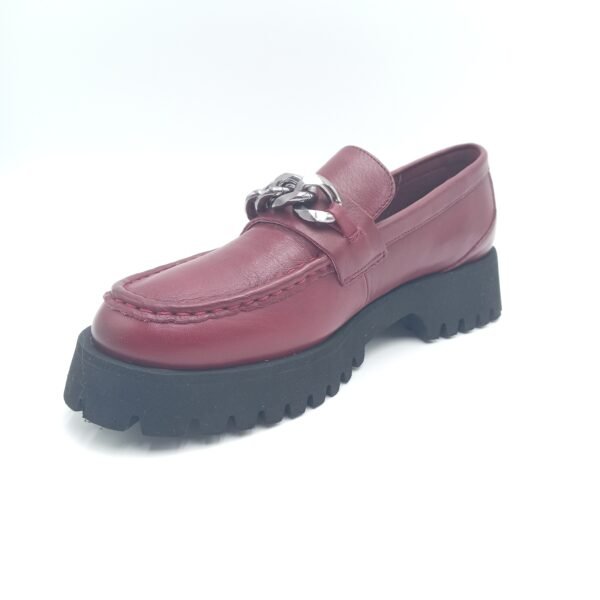 Mocassins cuir bordeaux femme Carmela avec chaîne métallique pointure 39 avant gauche